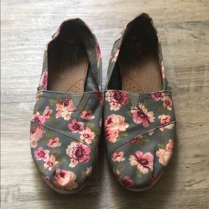 Toms Canvas Shoes
